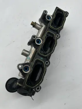 06e133110n Audi 07-08 3.2l Air Intake Manifold Connector Fuel Rail Right