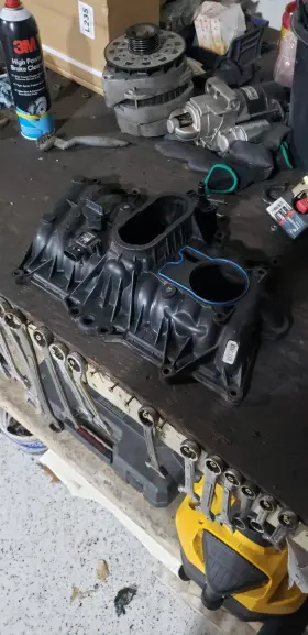 2572808135-1e Chevrolet 98 Chevy 350 Upper Intake Manifold. Came Off A 3500 Express Van