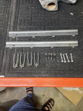 24-35356 Edelbrock Aluminum Fuel Rails Small Block Chevy