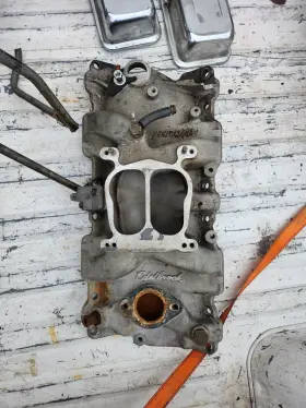 2716 Edelbrock Engine Intake Manifold