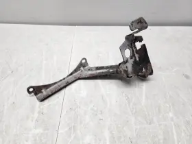 Xl3v9728aa Ford 1999-2004 Lightning Throttle Cable Bracket 2002 2003 Harley F150 Svt F-150 #2