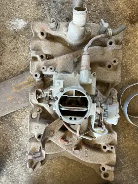 398583 General Motors Gm V-8 Intake Manifold #398583 With Carburetor For 1968-72 Oldsmobile