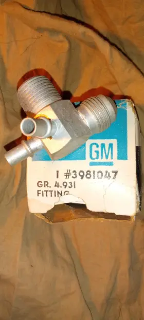 Ft64-ft69 Gm 3981047 Chevy Chevelle Intake Manifold Vacuum Fitting New 20