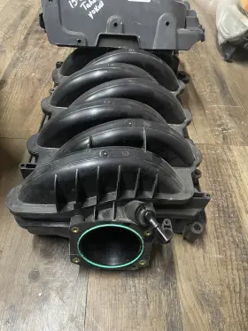 12678422 Gmc 2015 2016 2017 2018 2019 2020 Yukon 6.2 Intake Manifold And Cover #2